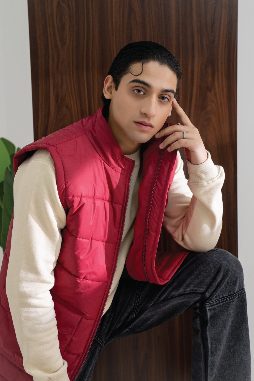 BURGUNDY SLEEVLESS PUFFER JACKET