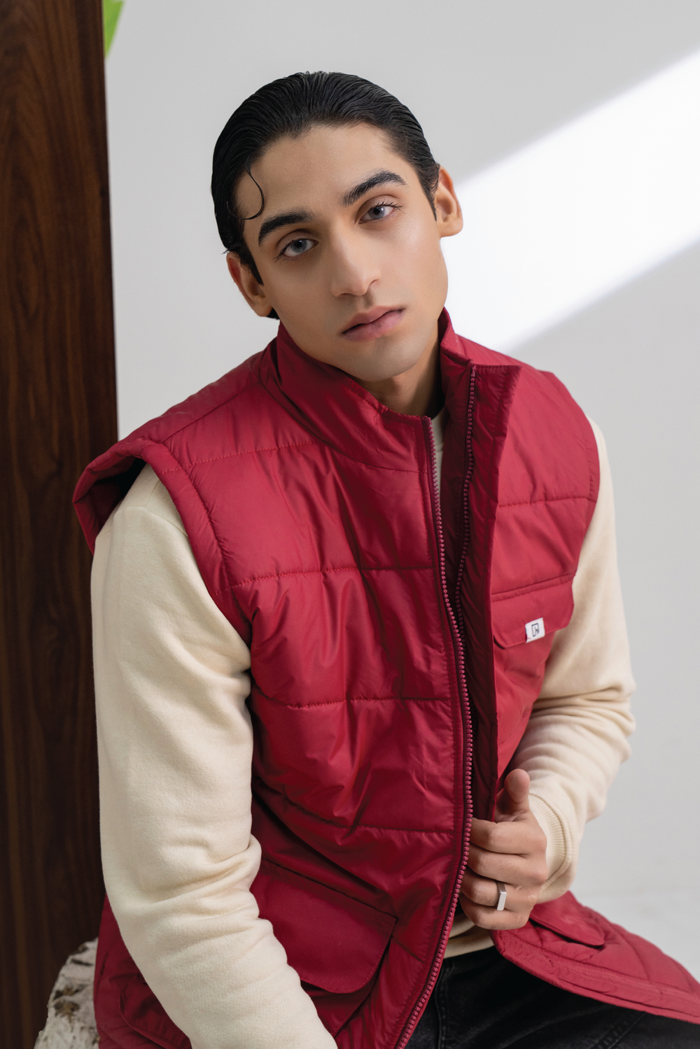 BURGUNDY SLEEVLESS PUFFER JACKET