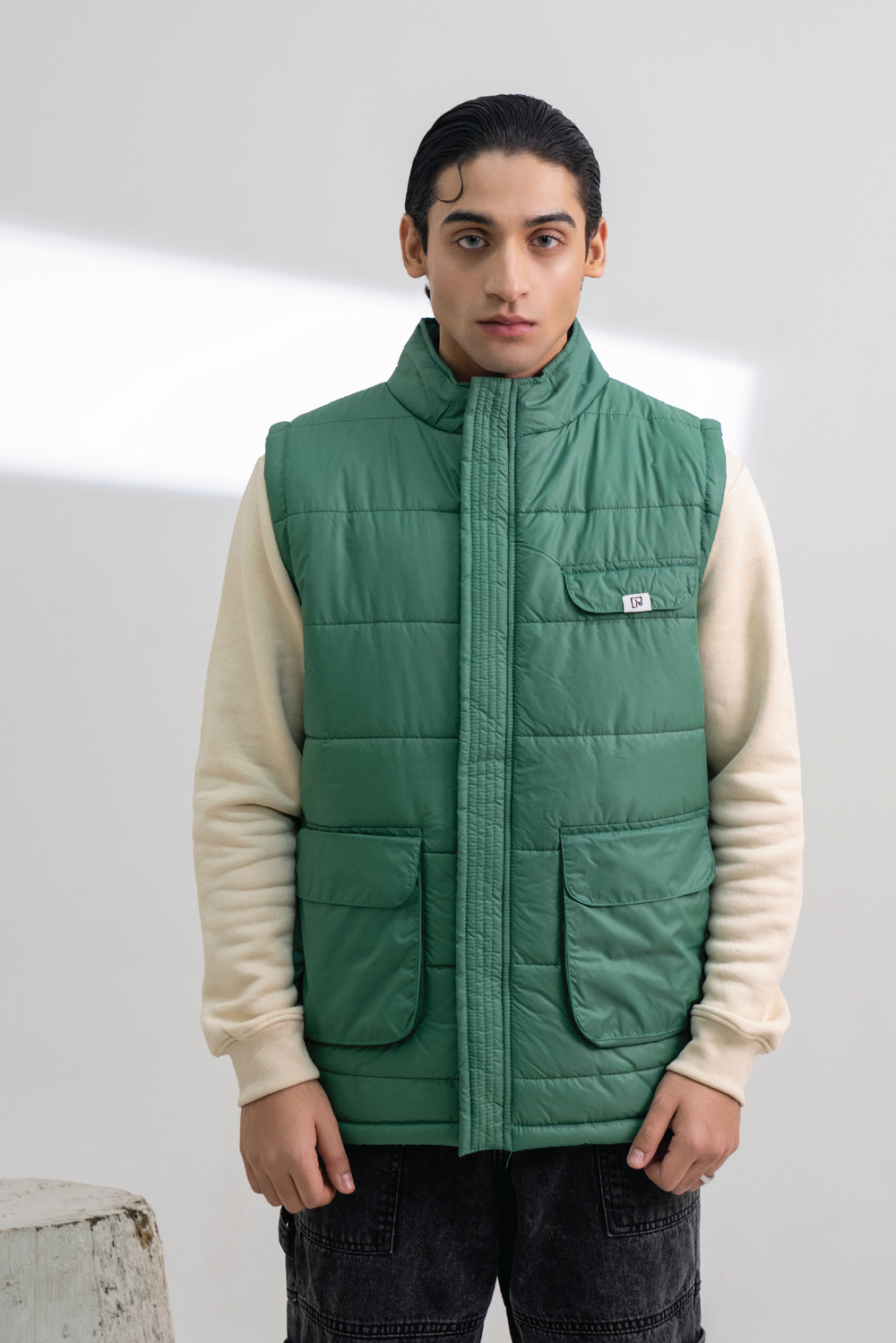 GREEN SLEEVLESS PUFFER JACKET