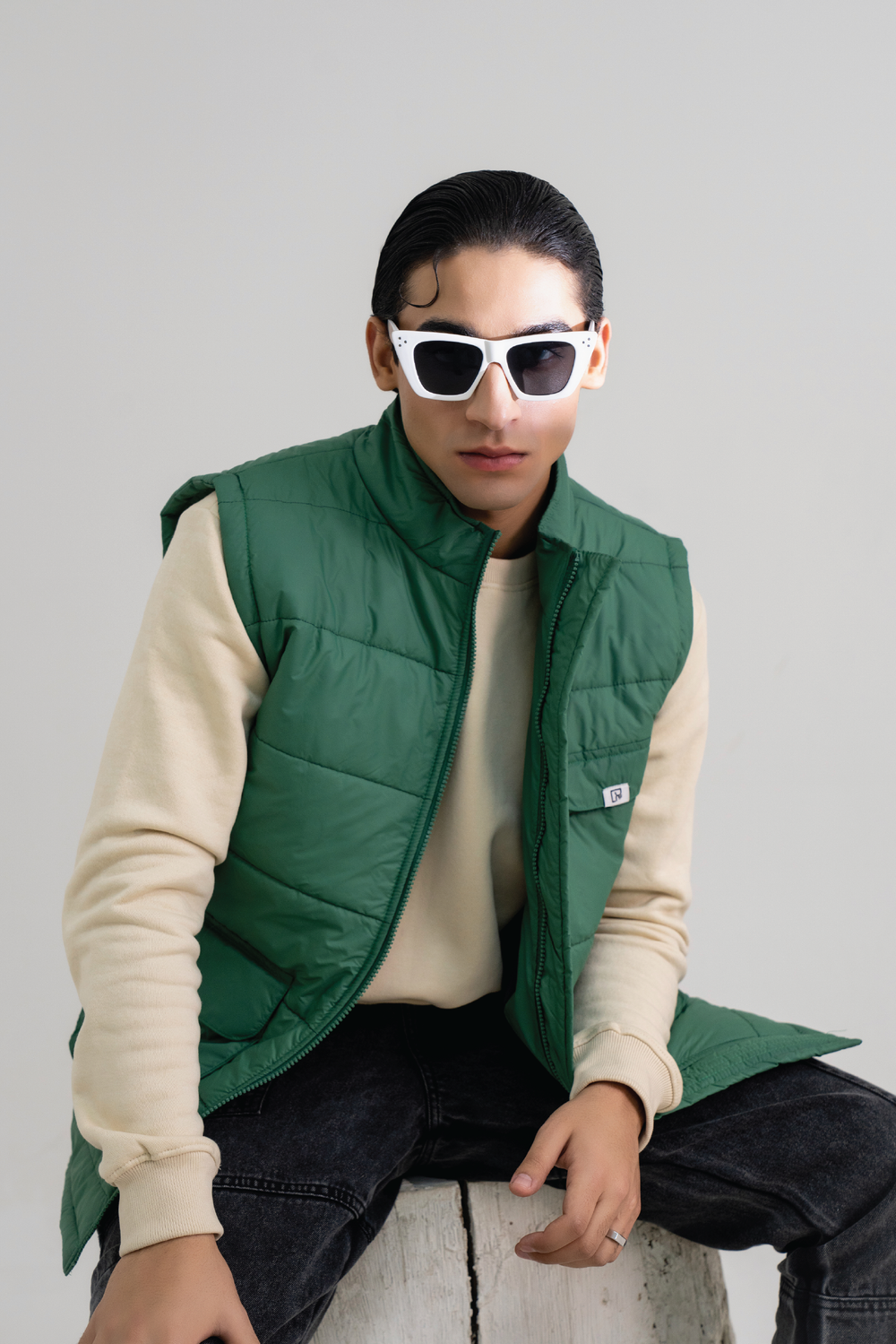 GREEN SLEEVLESS PUFFER JACKET